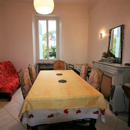 Les Violettes Apartment *
